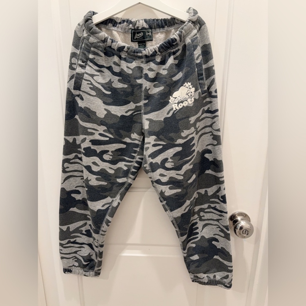 Roots Canada Camouflage Capri Joggers - size XXS